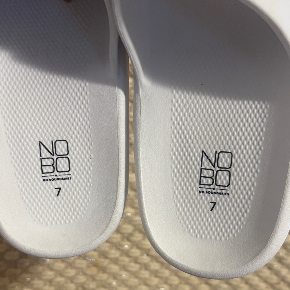 No Boundaries Classic White Slides - Picture 9 of 13
